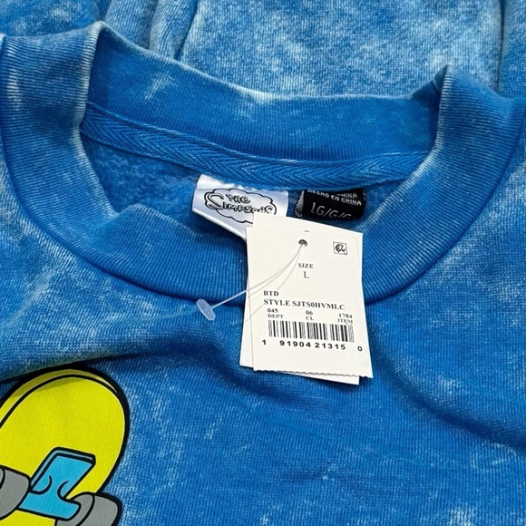 NEW The Simpson’s Cloudy Blue Long Sleeve Bart Skateboarding Comfy Sweater L - Picture 6 of 9